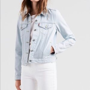 NWT Levi’s Women’s Original Trucker Jacket - Embroidered Sleeves